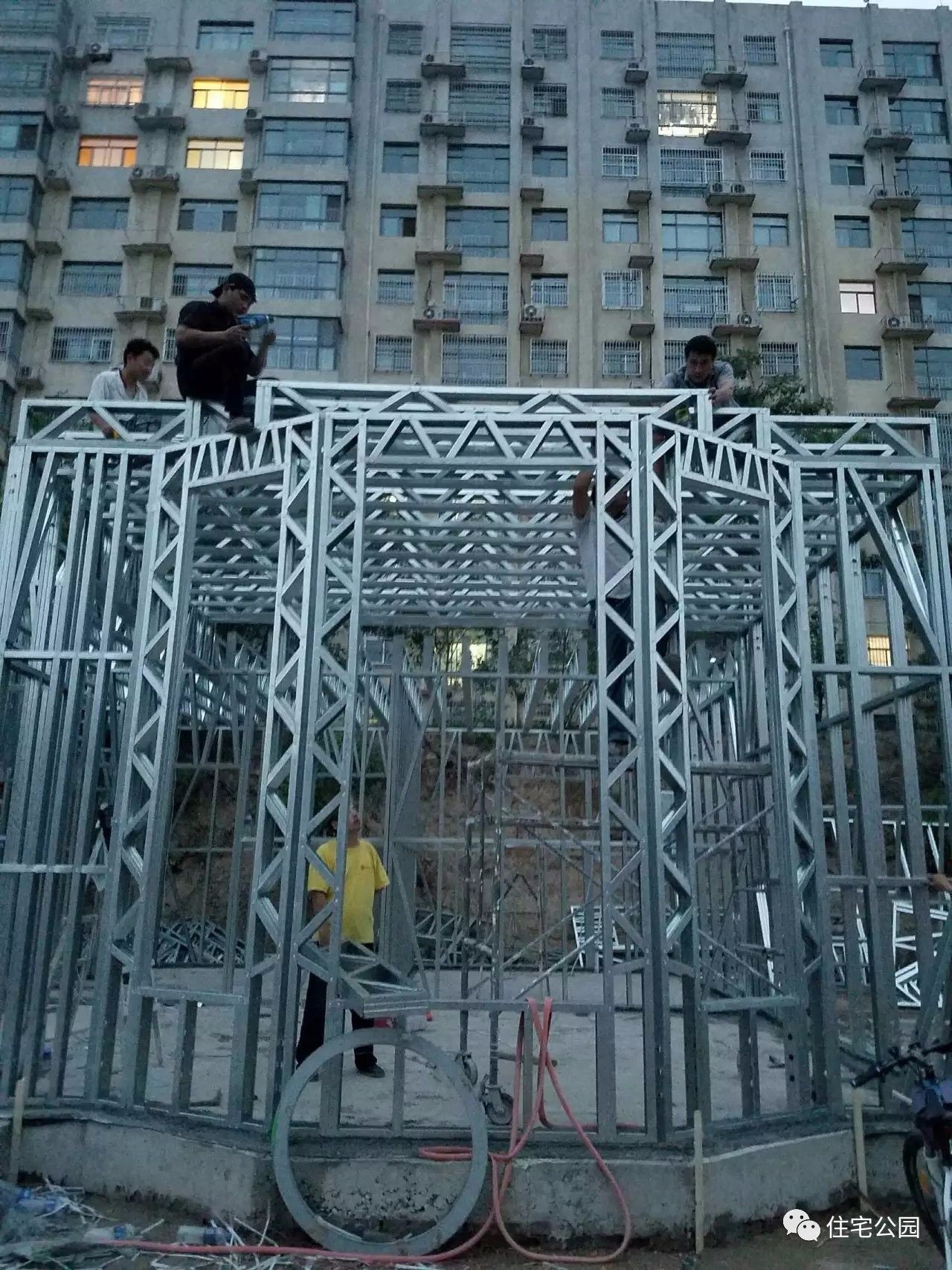 他花25万城郊盖栋轻钢房为何却羡煞了100万城市买楼的发小？