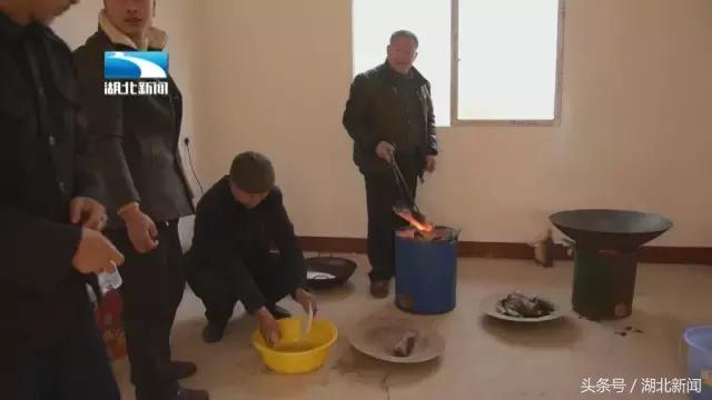 讲个故事：炸皮子肉还剩那么多，那肯定是个好年！