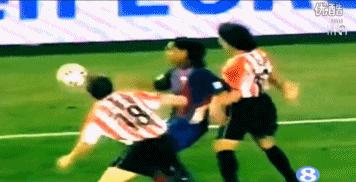 小罗是球王吗,小罗是巴萨的队长吗