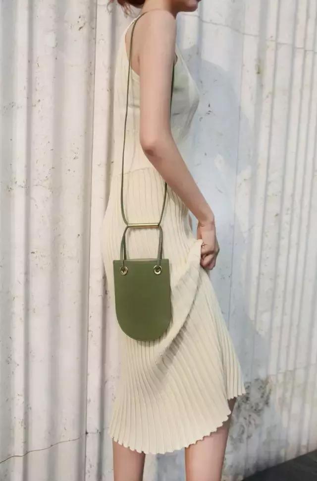 鬼怪剧终，那些美貌的包包却让女王完全停不下来种草