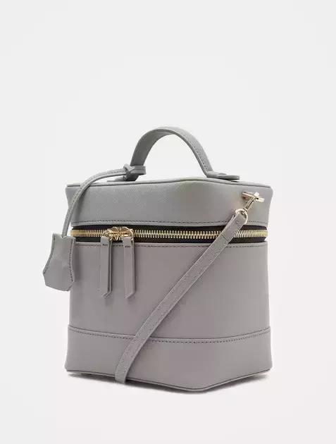 鬼怪剧终，那些美貌的包包却让女王完全停不下来种草