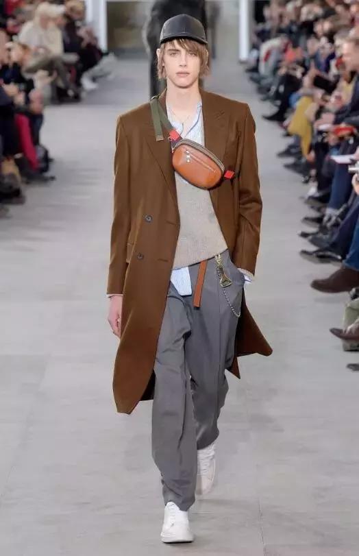 lv x supreme联名红色卫衣 (lv和supreme联名牛仔外套)