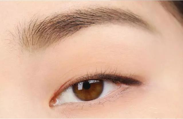 美瞳边缘碎在眼睛里面了,为什么美瞳会在眼睛里碎掉