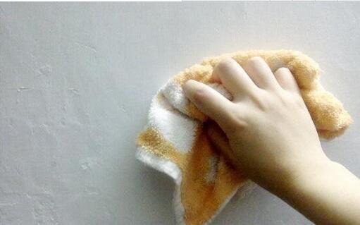 白墙脏了教你一招搞定,白墙快速铲除