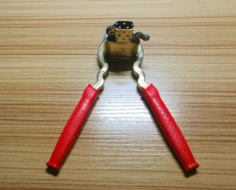 zippo打火机内胆更换方法,zippo内胆拔出来很松动吗