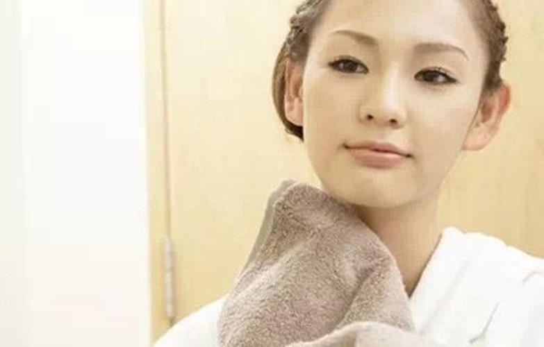 先涂防晒还是隔离护肤的正确步骤,百雀羚护肤套装的正确护肤步骤