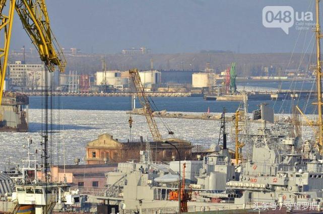 乌海军舰队被冰封港口动弹不得网民警告：明日开战怎么办？