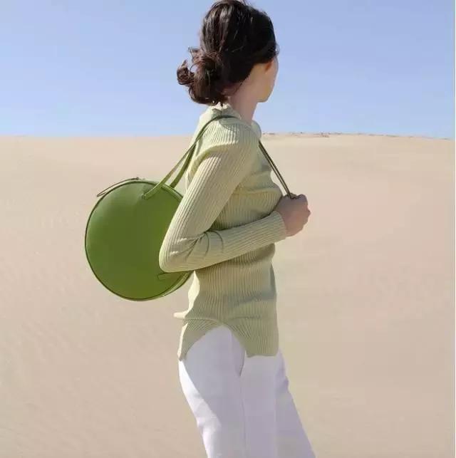 鬼怪剧终，那些美貌的包包却让女王完全停不下来种草