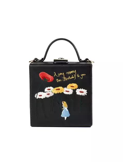 鬼怪剧终，那些美貌的包包却让女王完全停不下来种草