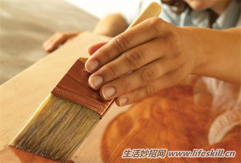 怎样给木制旧家具刷漆,旧家具刷漆翻新的危害
