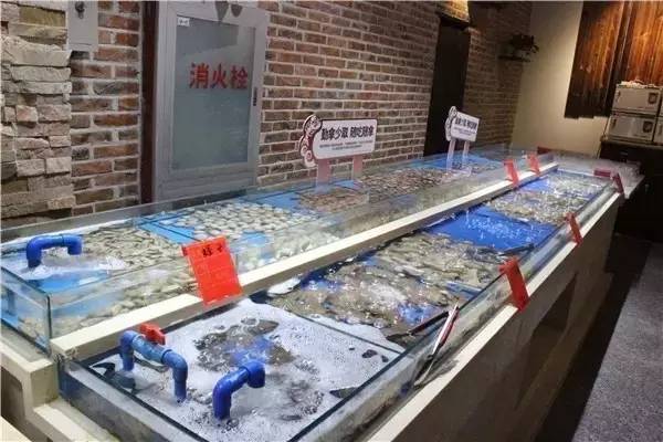 「订年夜饭赠波士顿龙虾」2017这么吃年夜饭最霸气！从没想过一顿自助，竟然吃几口就回本了……谁也别拦着我！今年就要在这儿吃！