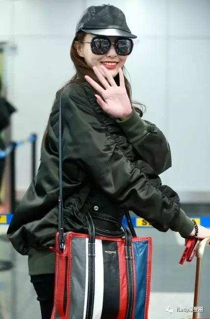 女明星机场look,盘点当红女明星们的机场照片