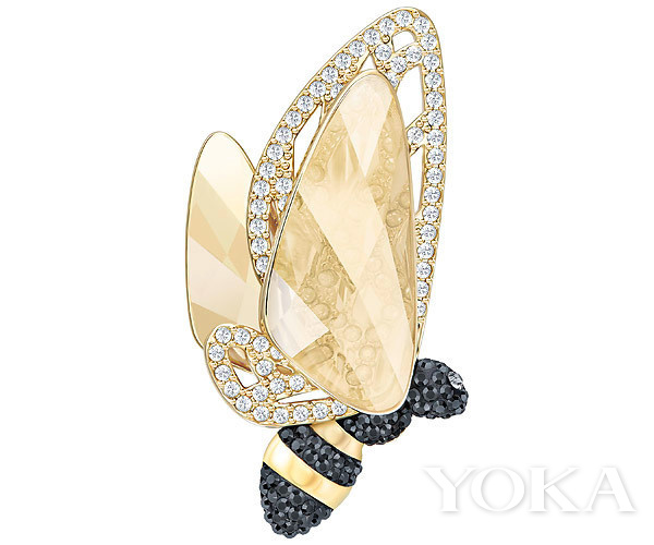 春节的甜蜜抢先尝将水果硬糖戴在身上