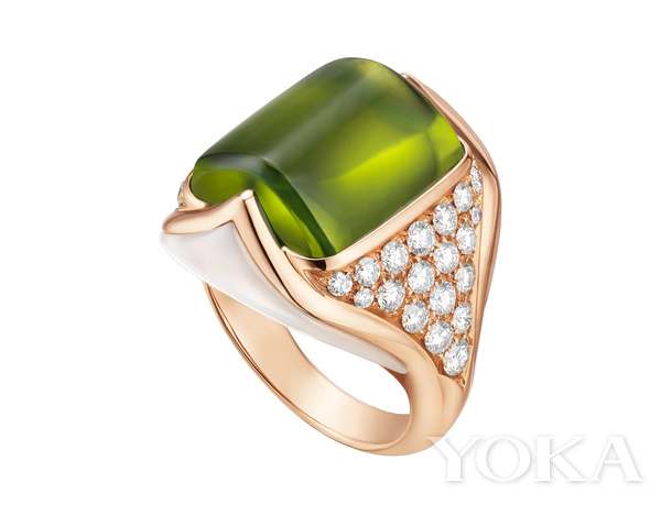 春节的甜蜜抢先尝将水果硬糖戴在身上