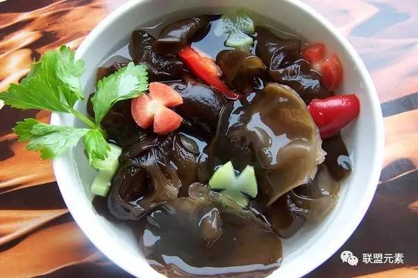 木耳怎么吃消胆结石,芦根木耳汤治胆结石