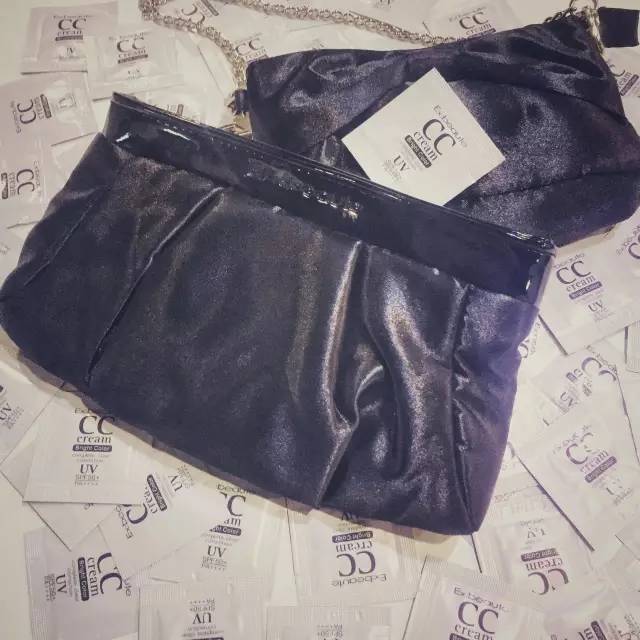 看完了网友的化妆包……一起向YSL势力低头吧！