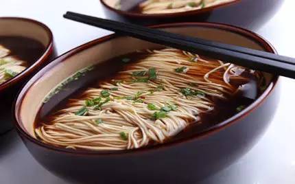 「镇生活」过年还在镇江好，镇江VS国外，100块钱能干啥？看完惊呆你！