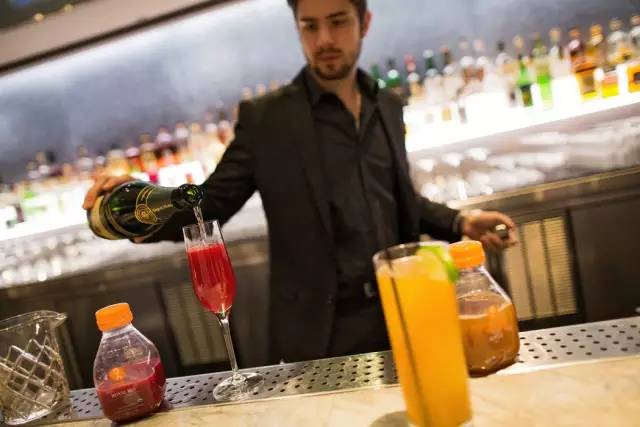 这顿酒势必逃不掉，拼之前我收藏了这篇宿醉指南