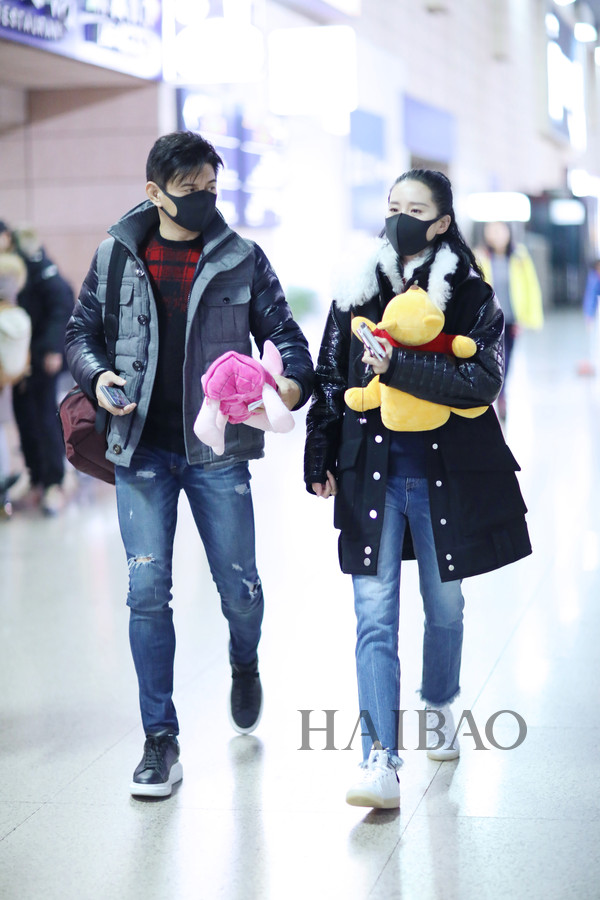 高甜！高圆圆、刘诗诗分别携老公过年双双把家还！海报时尚网华语明星街拍合辑,1月23日~2月2日！