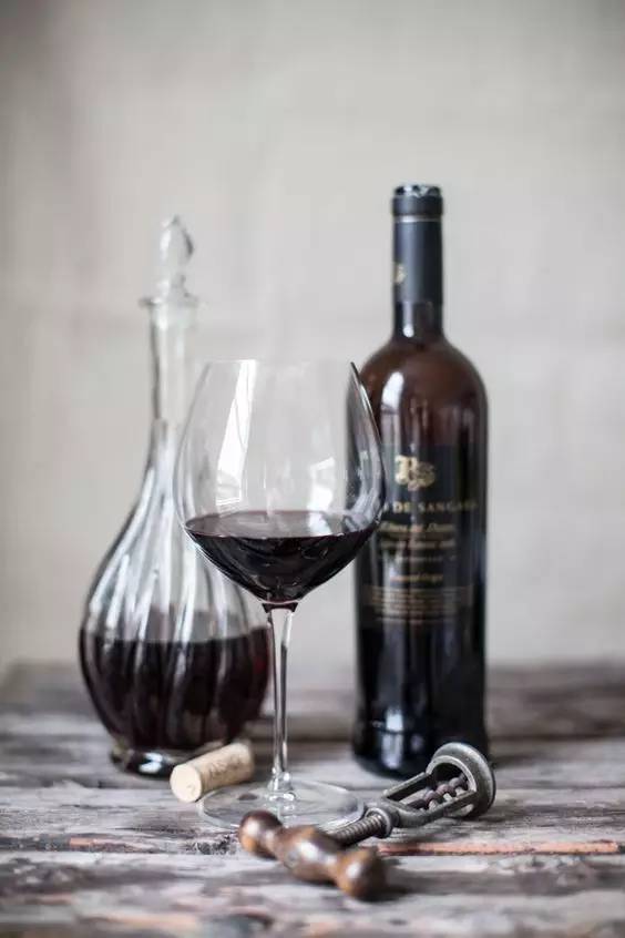 这顿酒势必逃不掉，拼之前我收藏了这篇宿醉指南