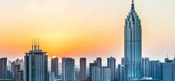 「镇生活」过年还在镇江好，镇江VS国外，100块钱能干啥？看完惊呆你！