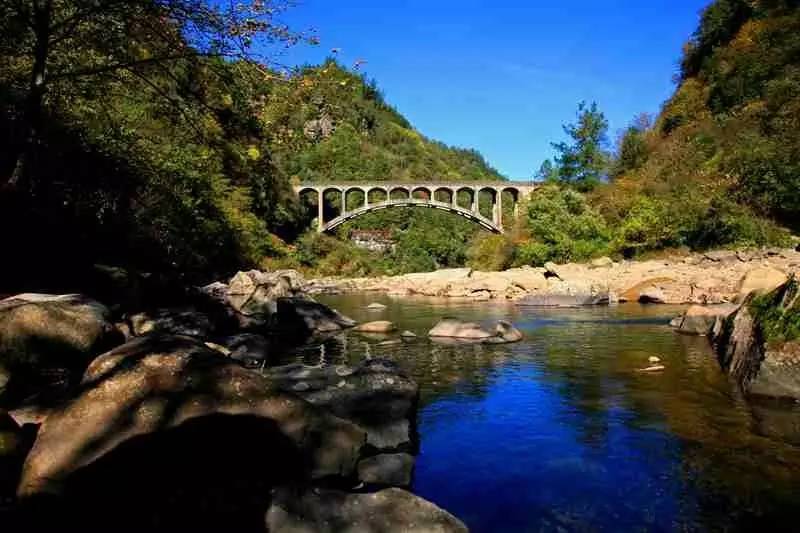 三千多平方公里的家，名字叫石柱