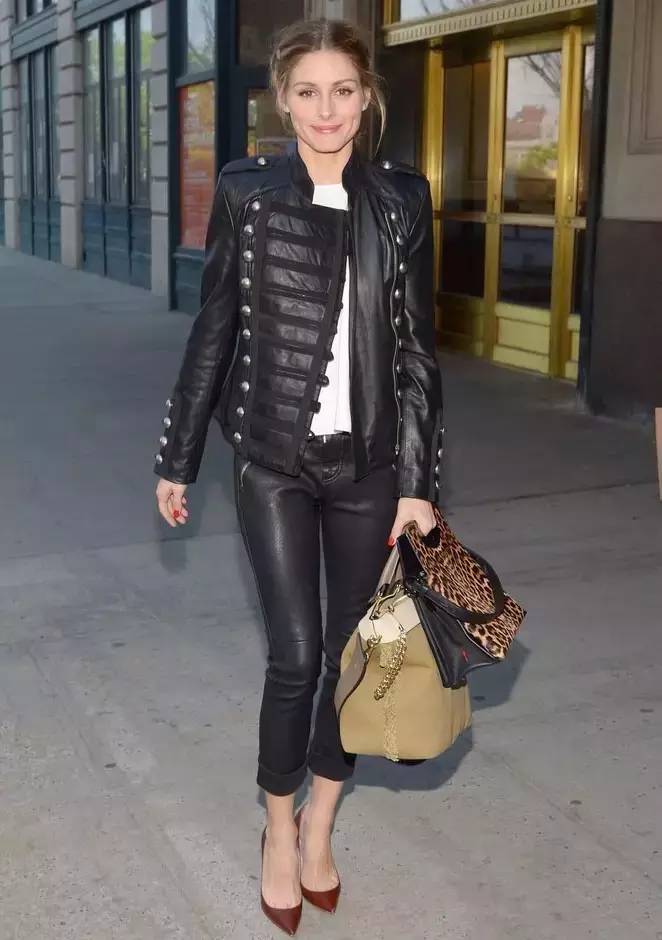 如何穿紧身皮裤,穿皮裤的正确方法视频