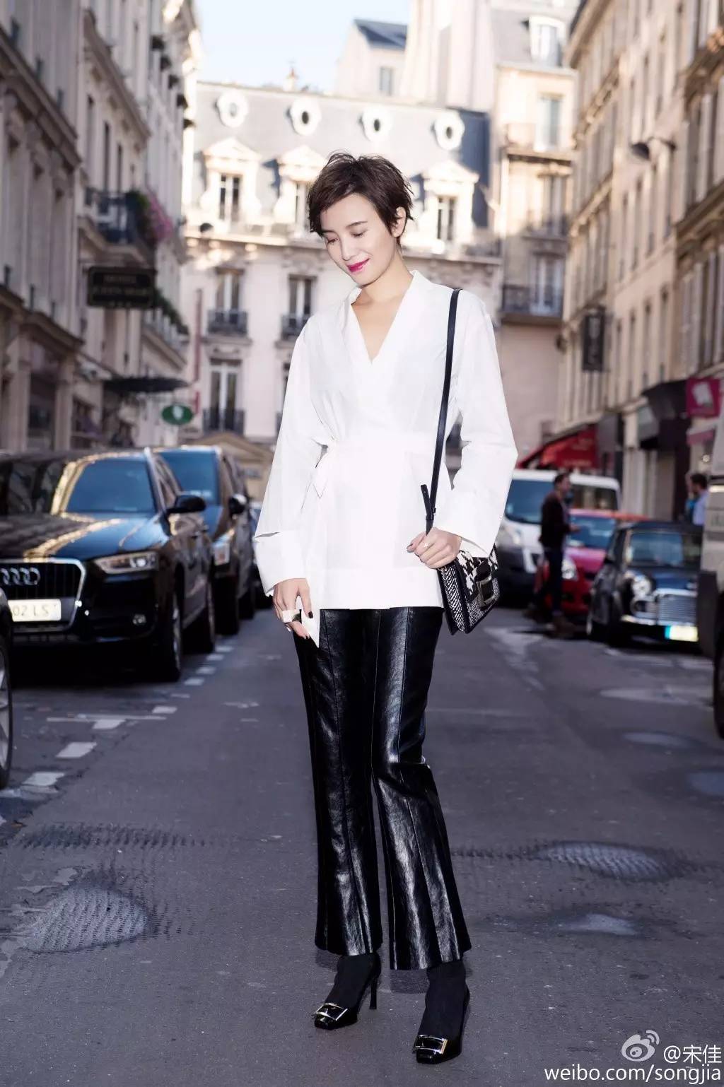 如何穿紧身皮裤,穿皮裤的正确方法视频