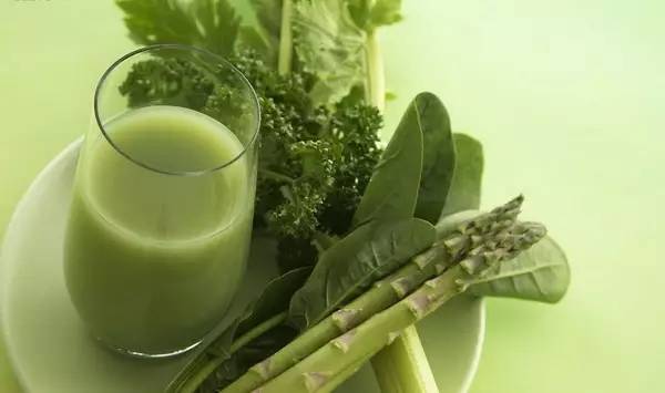 喝完酒没睡够第二天怎么醒酒,春节喝酒的自救方法