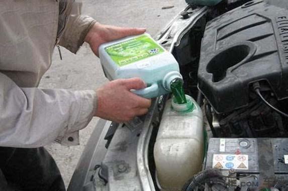 oat防冻液和lec2防冻液可以混用吗,25度防冻液和45度防冻液能混用吗