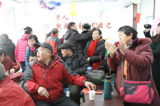 济南中研携手陈庄大街元宵会受欢迎市民携家带口尽享狂欢