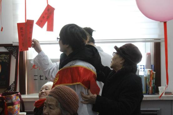 济南中研携手陈庄大街元宵会受欢迎市民携家带口尽享狂欢