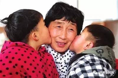 抚养30多名弃婴终身未嫁的妈妈,养育21个孤儿一生未嫁的伟大母亲