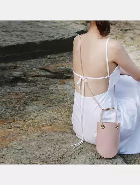 鬼怪剧终，那些美貌的包包却让女王完全停不下来种草