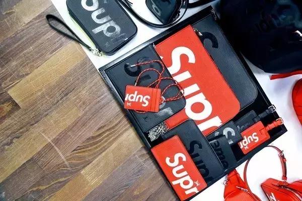 lv x supreme联名红色卫衣 (lv和supreme联名牛仔外套)