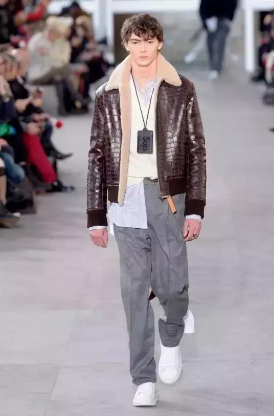 lv x supreme联名红色卫衣 (lv和supreme联名牛仔外套)