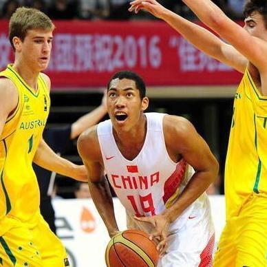 中国男篮混血黑人，日本男篮混血黑人，两人一般大，未来谁更强？