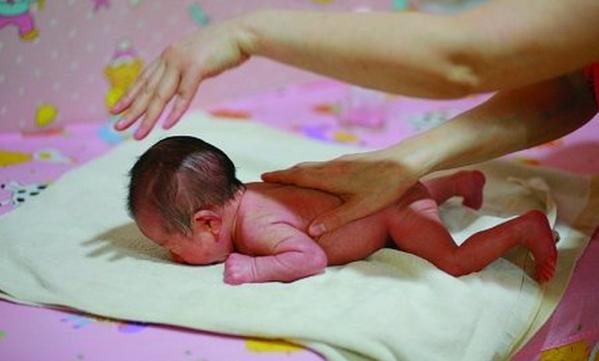 准妈妈生产前有什么征兆,现实中的准妈妈生孩子