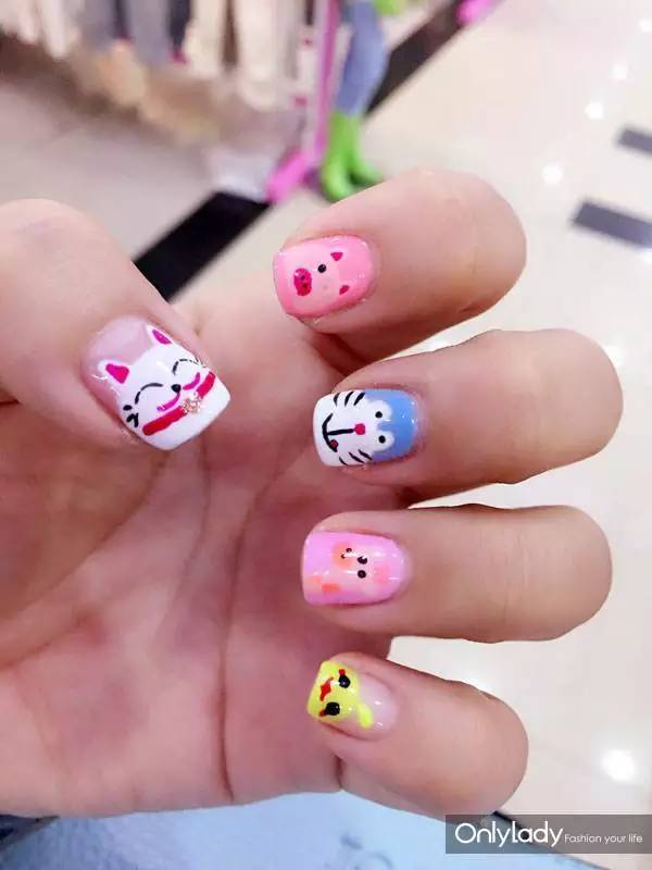 美甲款式推荐2024夏款手绘美甲,美甲款式手绘爆款美甲图显白