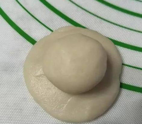 传统老式酥皮绿豆饼,中式糕点酥皮绿豆饼酥得掉渣渣