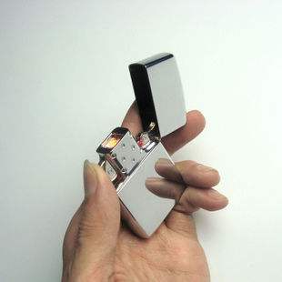 zippo打火机内胆更换方法,zippo内胆拔出来很松动吗