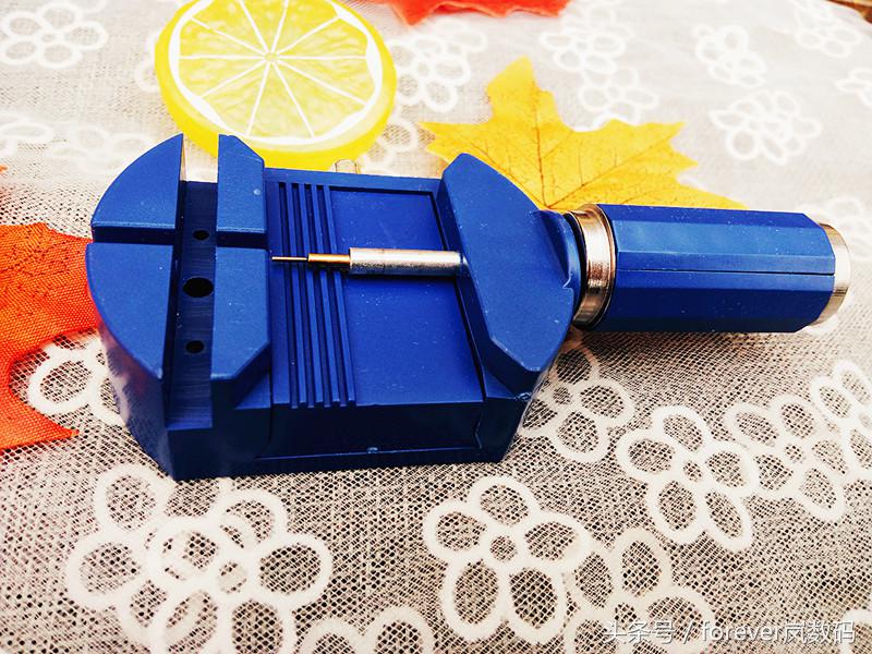 钨金双日历女表,钨钢防水简约女表