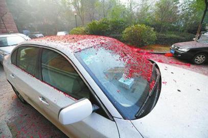 汽车被砸出坑处理,车被放炮砸了个坑怎么修复