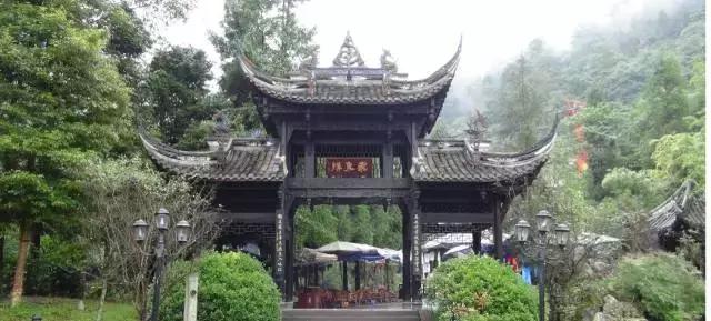 世界双遗峨眉山,双遗马拉松青城山免票吗