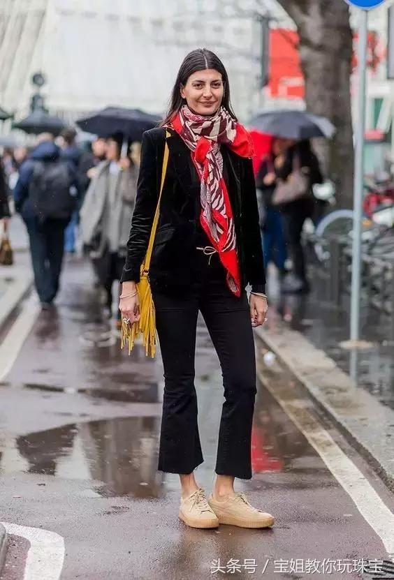丝巾是温柔到骨子里的,丝巾女人必备