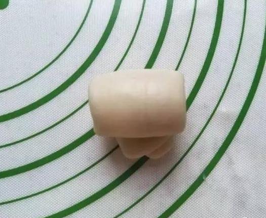 传统老式酥皮绿豆饼,中式糕点酥皮绿豆饼酥得掉渣渣