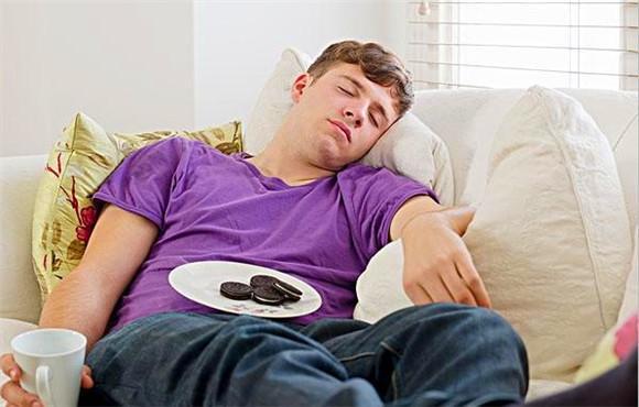 吃饱饭后浑身没力气腿发软,吃饱饭后四肢麻木