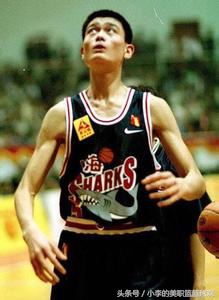 火箭队退役姚明球衣的视频,火箭队退役姚明球衣