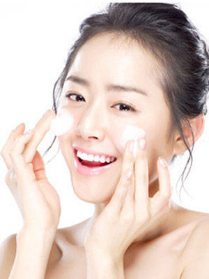 感觉毛孔里有好多白色脏东西,毛孔脏脏的怎么改善