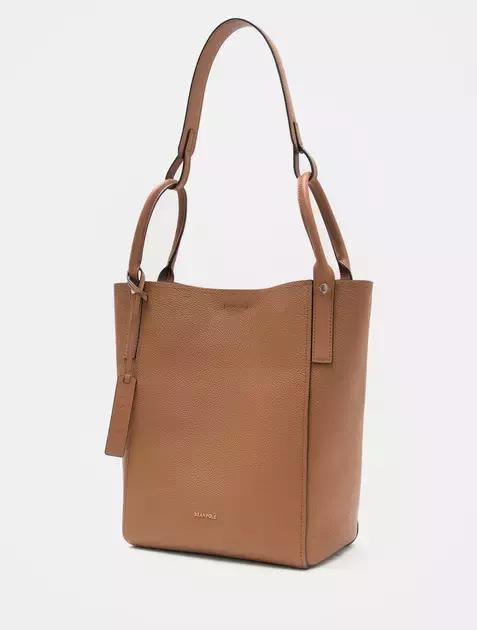 鬼怪剧终，那些美貌的包包却让女王完全停不下来种草